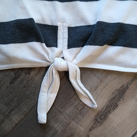 The Slope Brooklyn N.Y. Black,White Stripe Top/Sweater with front tie size M - Picture 3 of 10